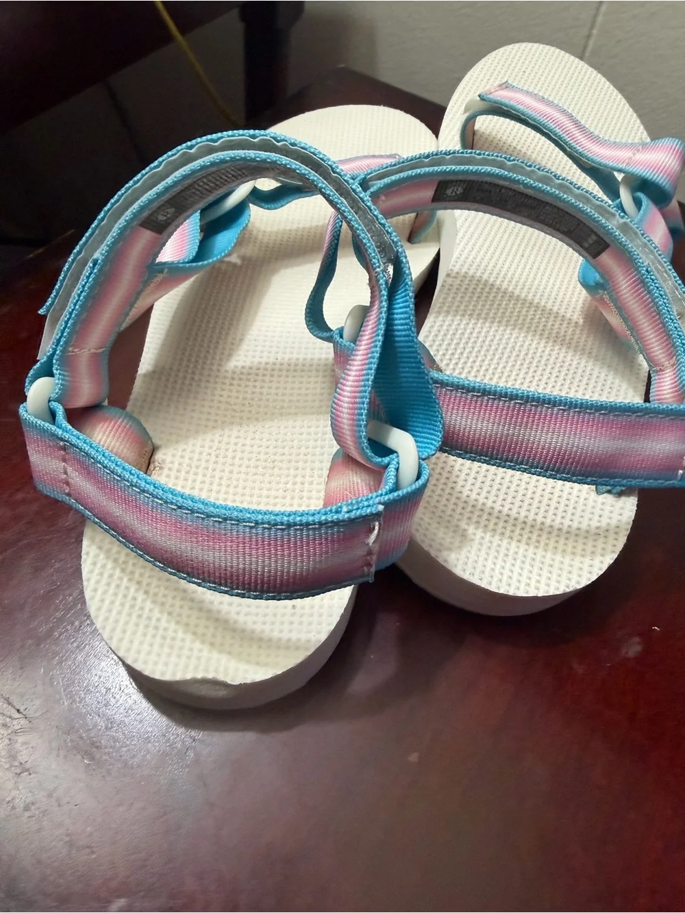 Teva Women's Teva Gradient Pink & Blue Strap Sandals size 9